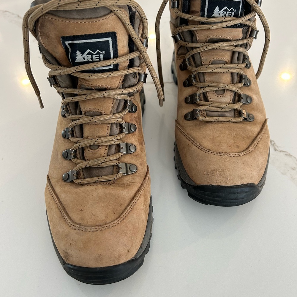 REI Vibram Gortex Tan Hiking Boots